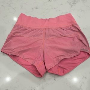 Lululemon Hotty Hot 2.5” shorts